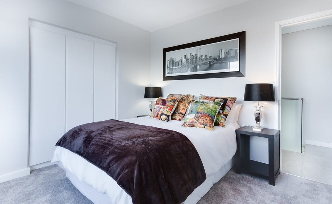 modern-minimalist-bedroom-3100786_1280
