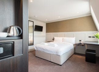 Jak dobrać zasłony, aby pasowały do antyków w wnętrzu?