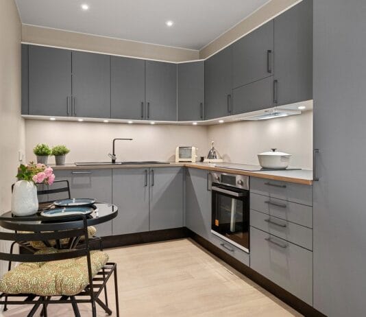 Dźwięk w salonie – jak dobrać sprzęt audio do wnętrza?