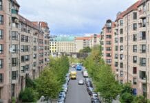 Świece, girlandy i lampiony – romantyczna aura wieczorami