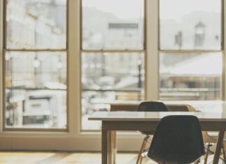 Okna drewniane po upałach: matowienie i pęknięcia