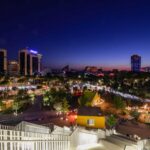 Oświetlenie schodów wewnętrznych – oprawy schodowe, podstopnice LED i montaż czujników